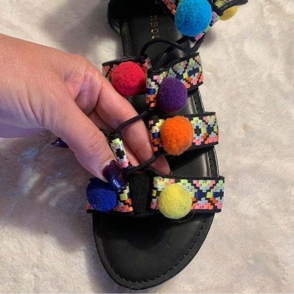 NEW Boho Sandals Sz 9 Bamboo Flat Strappy Sandals Black Multicolored Knit Poms - Picture 16 of 16